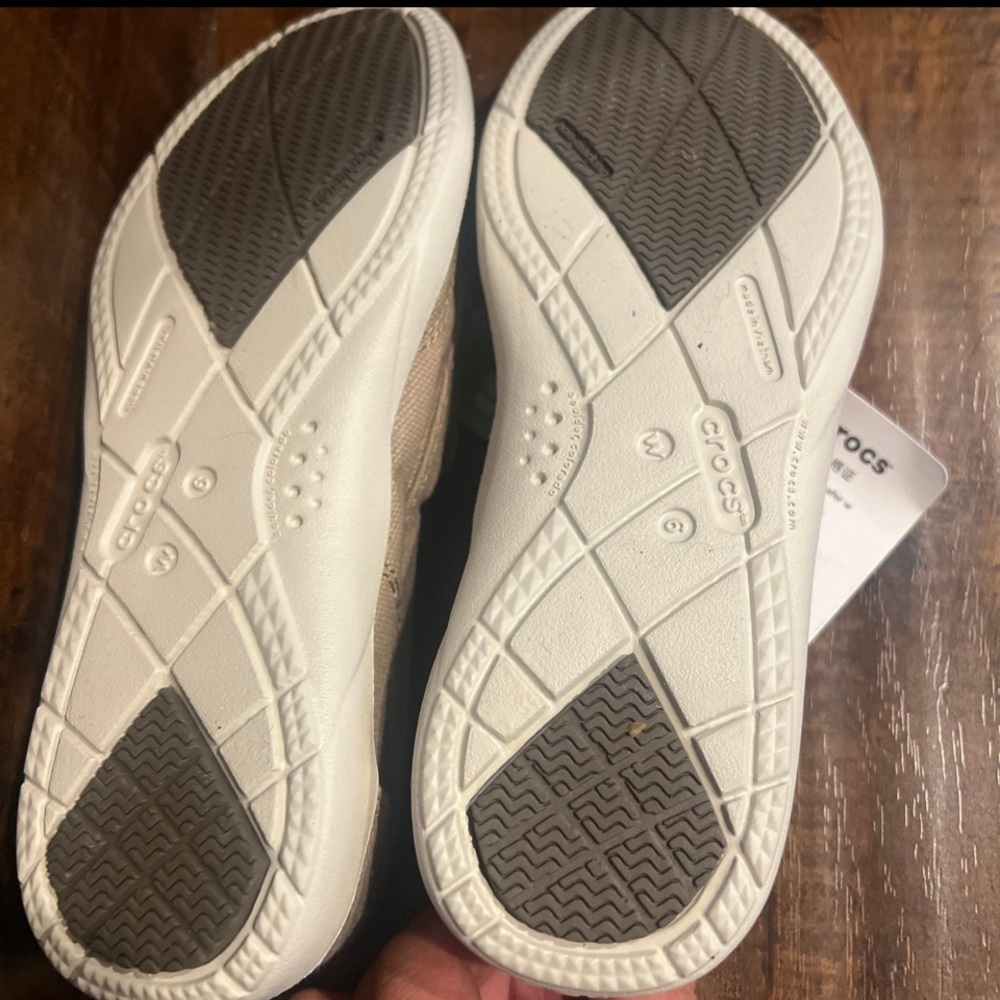 Crocs Silver Citilane Sequin Flip Flop Womens Size 5,6, runs big Slip On Shoes - Picture 2 of 3